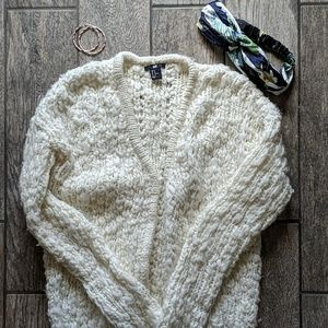 H&M Chunky knit fuzzy white sweater